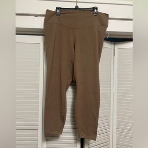 Old Navy, Women’s size XXL, high rise, 3/4 length, Go-Dry leggings, brown